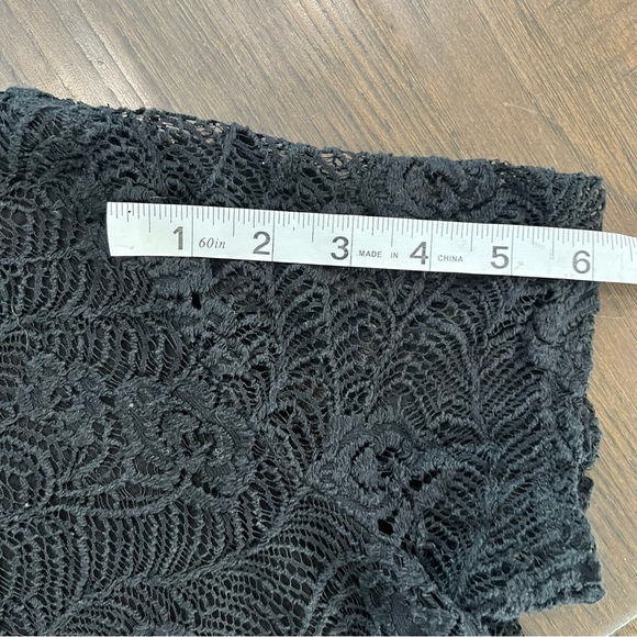 Leo & Nicole Small T-Shirt - Picture 13 of 15